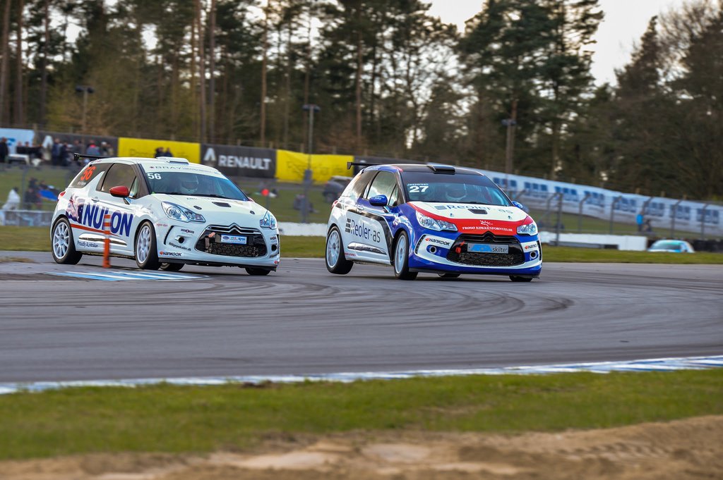 Morten Jespersen og Jonas Lynge har lagt sig i front af mesterskabet efter to weekender. Her kæmper de ved Åbningsløbet på Jyllandsringen
(Foto: Morten Kimer)